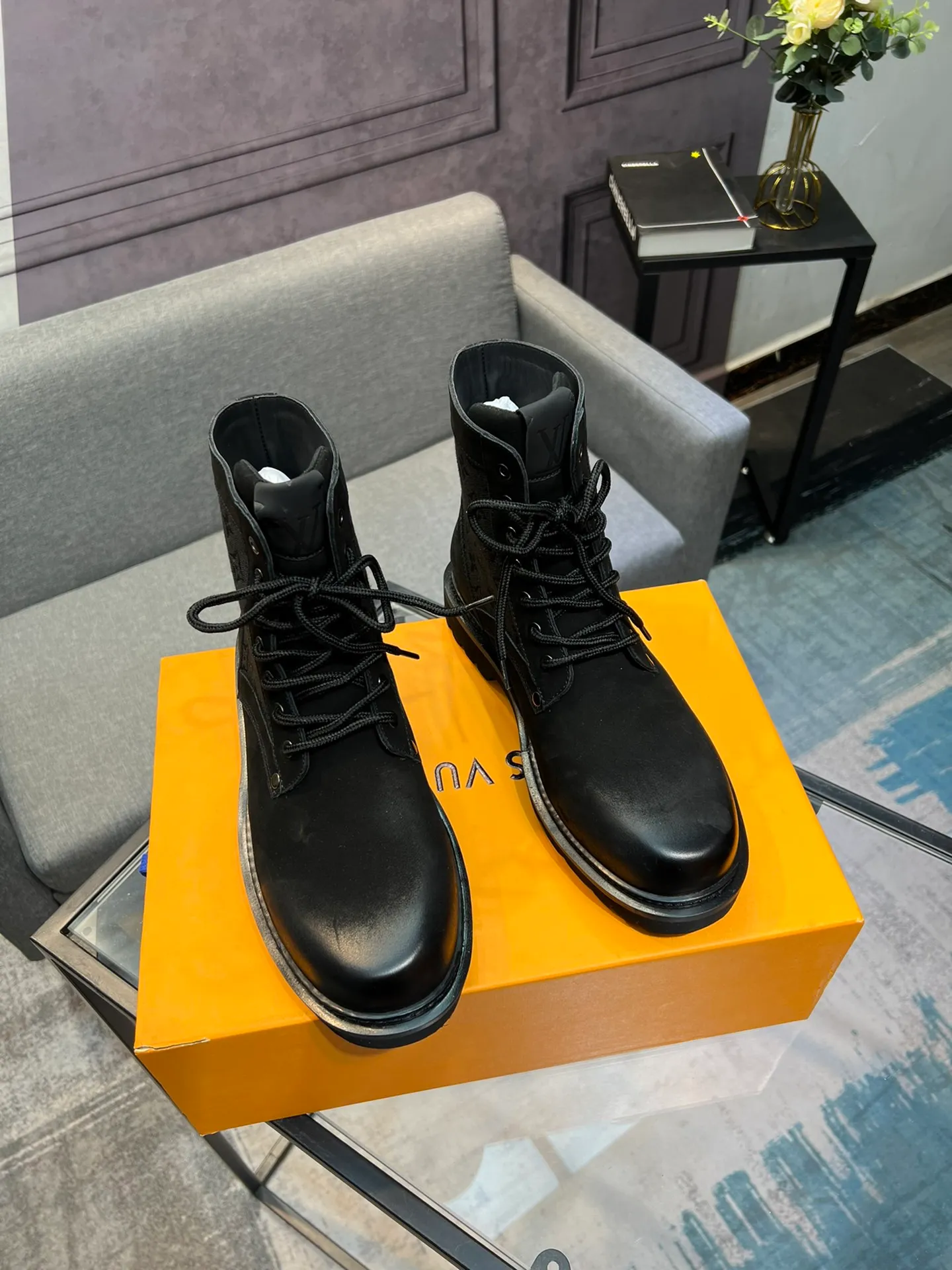 Men's shoes 💰920 L Home - the latest LV men's business casual boots, luxury and nobility are a must. They are all made of imported original first-layer cowhide, just to create a more comfortable wearing experience. ➕Top imported water-dyed full cow lining, original high wear-resistant outsole! 👏👏 Size: Male 39-44; (38 45 46 customized)